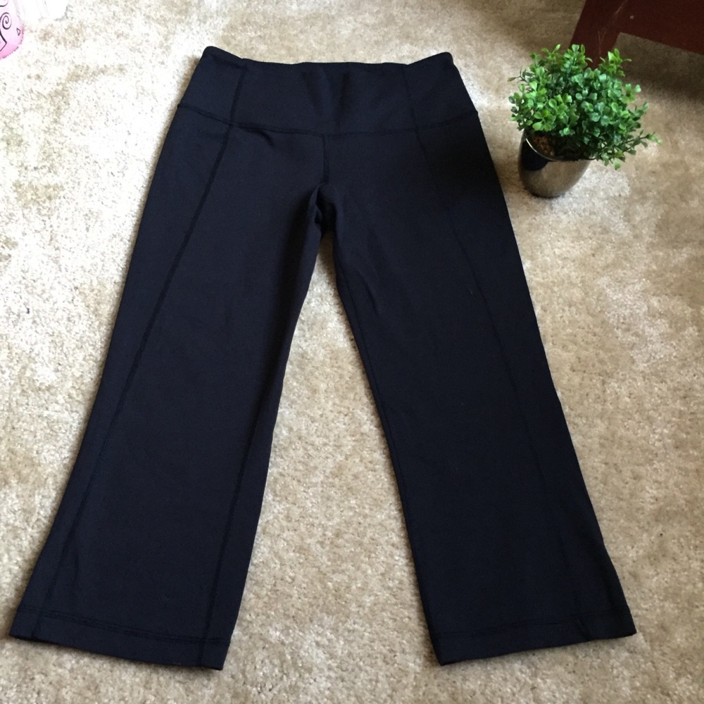 Lululemon Black Gather & Crow Crop - Picture 4 of 7